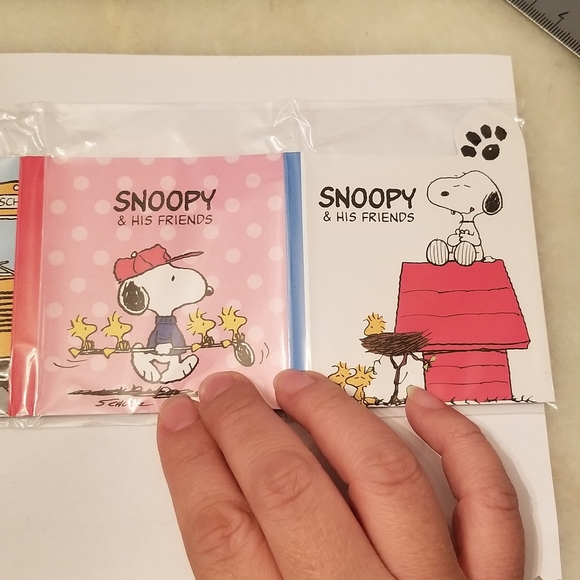 SNOOPY AND FRIENDS STICKY NOTES BRAND NEW - Picture 6 of 8